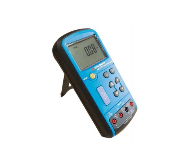 Калибратор напряжения и тока АМ-7070