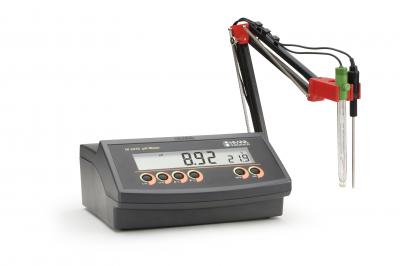 Стационарный рН-метр/термометр HI 2210 (pH/T)