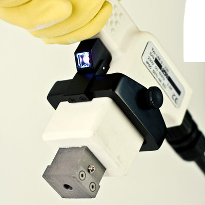 Индукционный источник УФ излучения с поворотной головкой