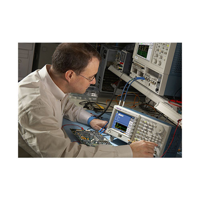 Генератор сигналов произвольной формы AFG3000C